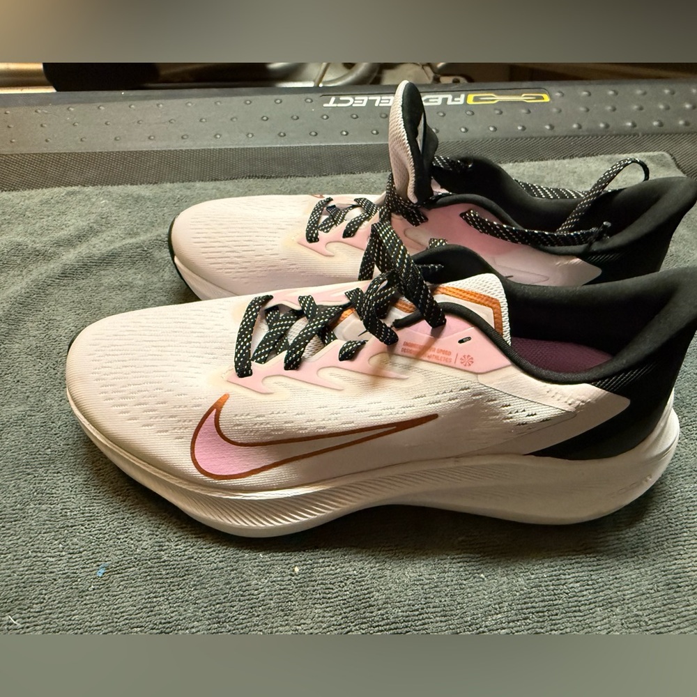 Nike zoom Air Women's Pink and Black Running Shoes